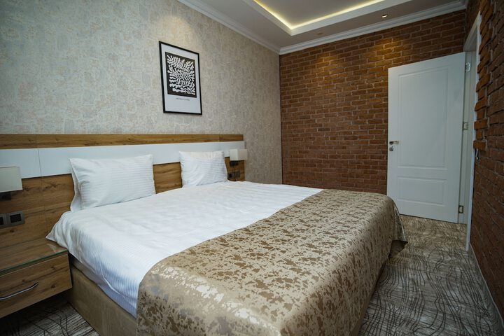Room 5 of 38