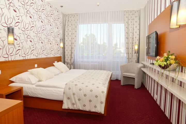 Room 7 of 79
