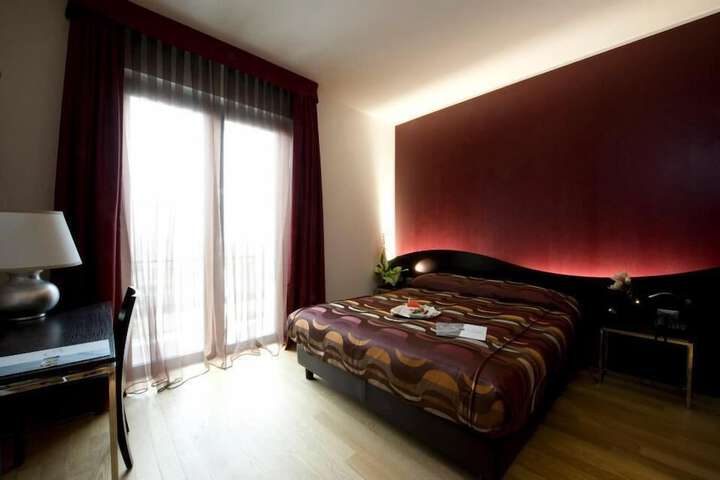 Room 8 of 30