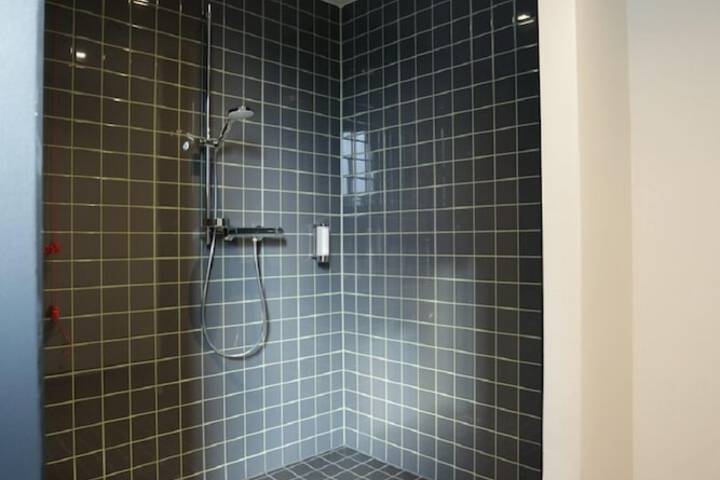 Room 11 of 25