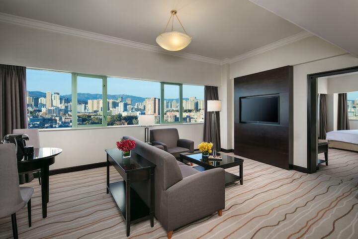 Room 6 of 36