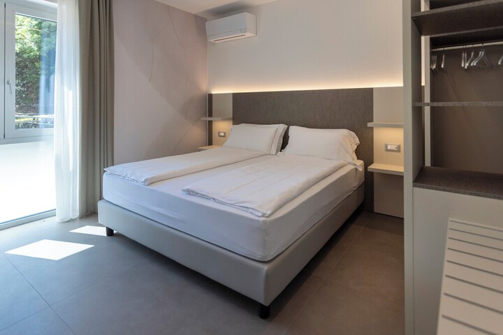 Room 30 of 87