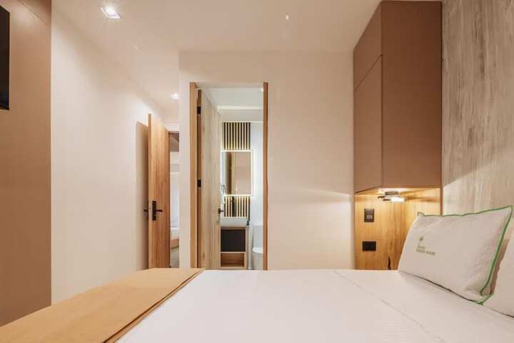 Room 48 of 91