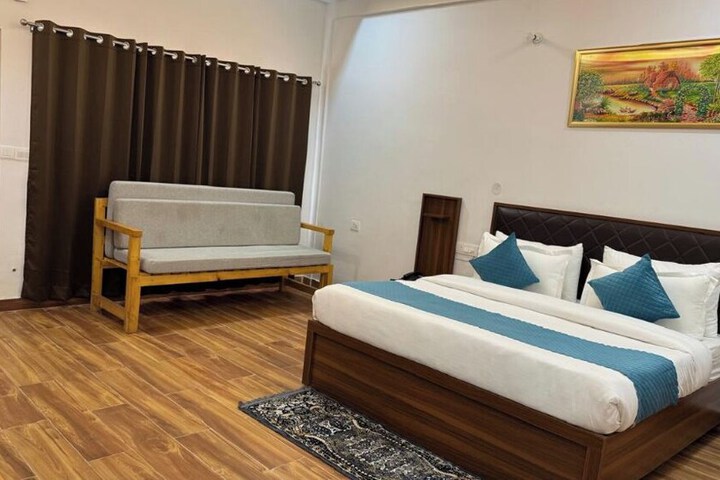 Room 4 of 30