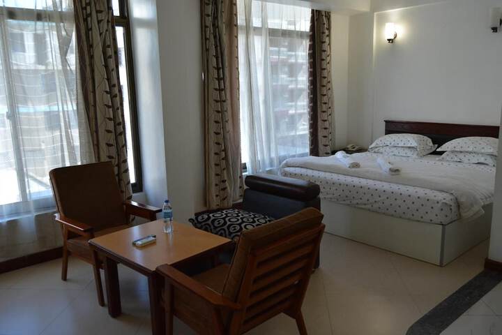 Room 13 of 37