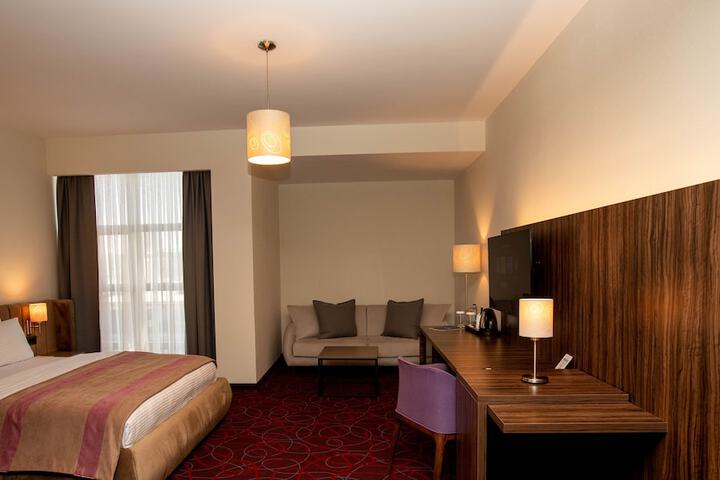 Room 8 of 25