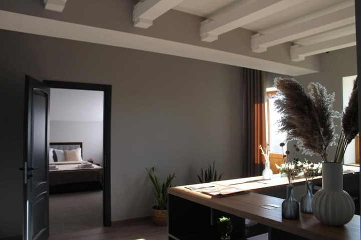 Room 2 of 27