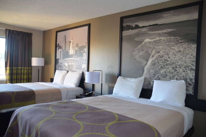 2 Queen Beds (1 of 4)