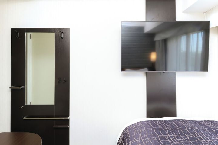 Room 4 of 25