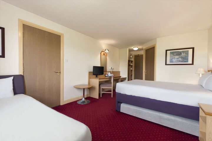 Room 7 of 16