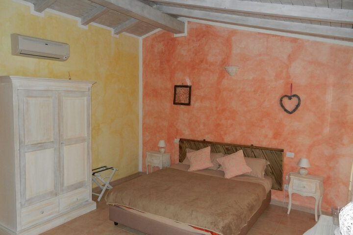 Room 4 of 28