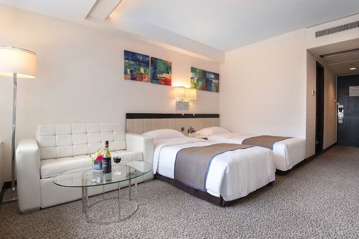 Room 21 of 106