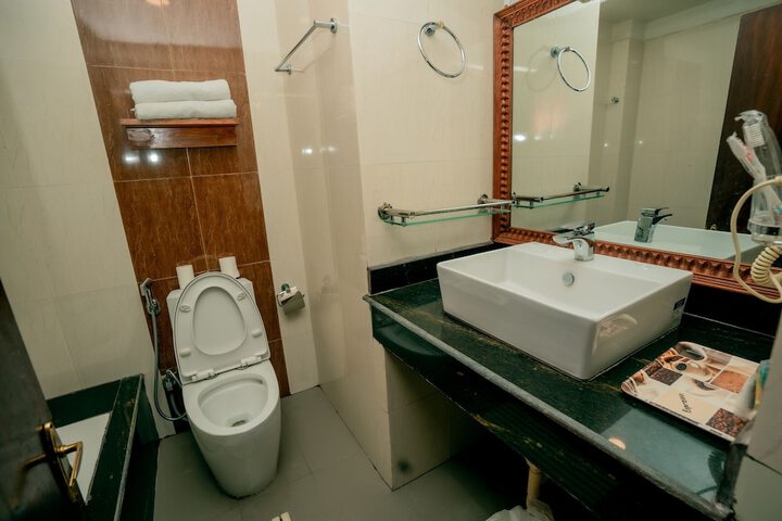 Room 25 of 40