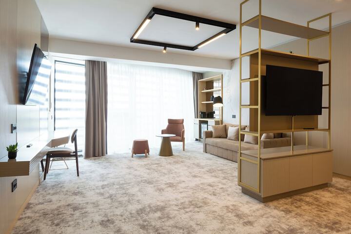 Room 21 of 37