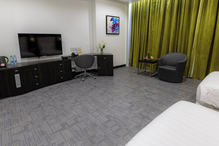 Room 10 of 60