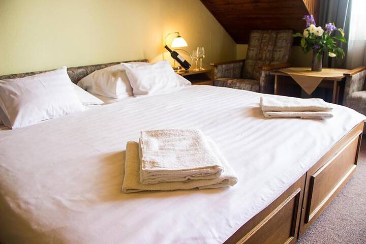 Room 10 of 65