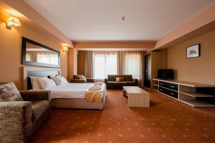 Room 8 of 47