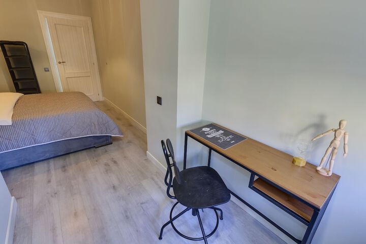 Room 27 of 146