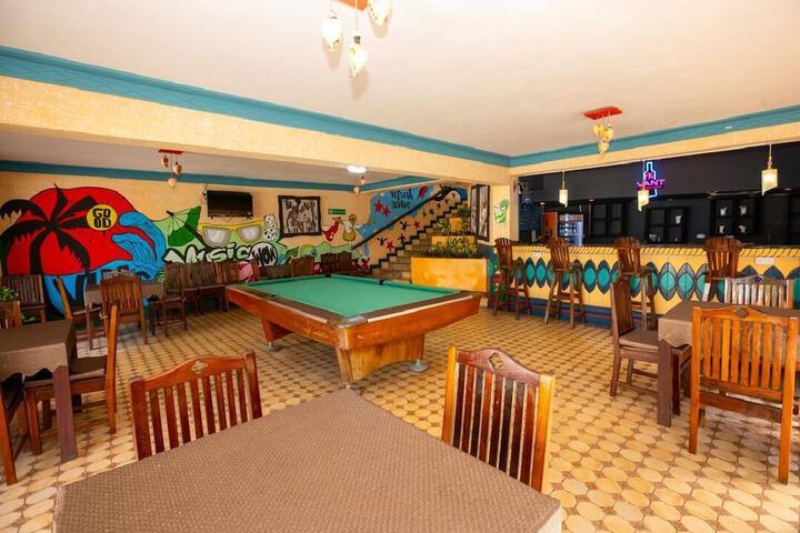 Lounge 15 of 24