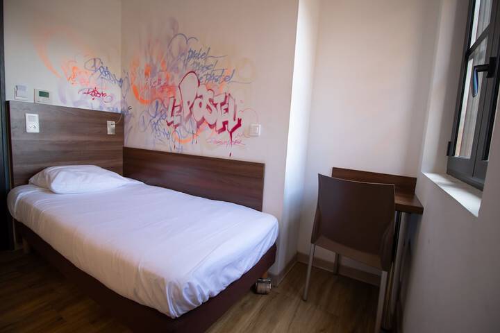 Room 16 of 62