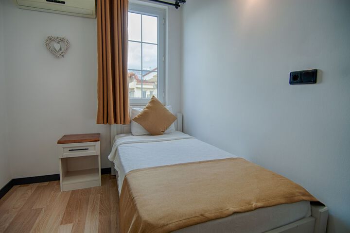 Room 42 of 135