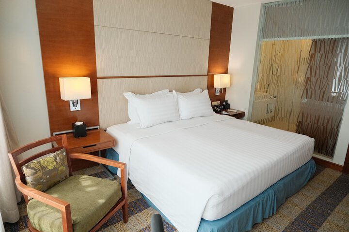 Room 5 of 90
