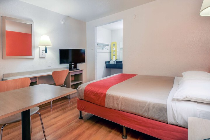 Double Bed (1 of 14)