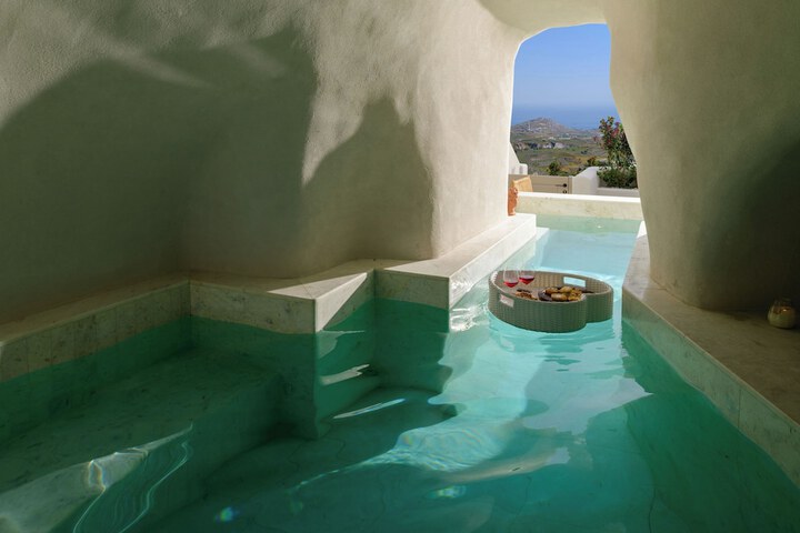 Avelora Suites