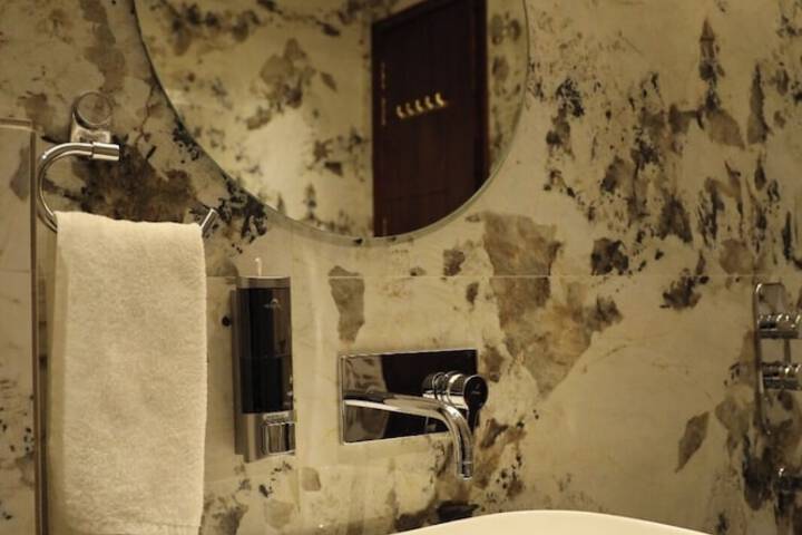 Room 9 of 21