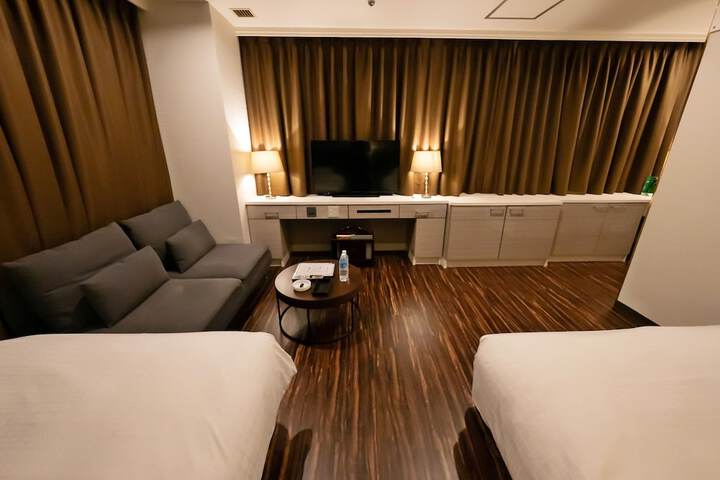 Room 82 of 239