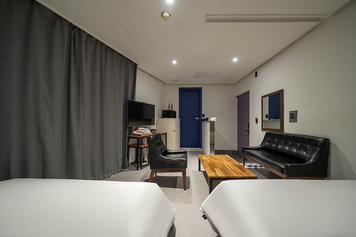 Room 53 of 82