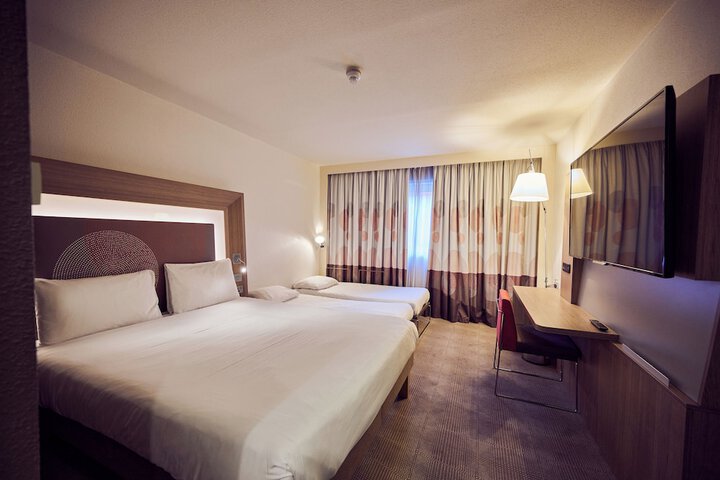 Room 14 of 30