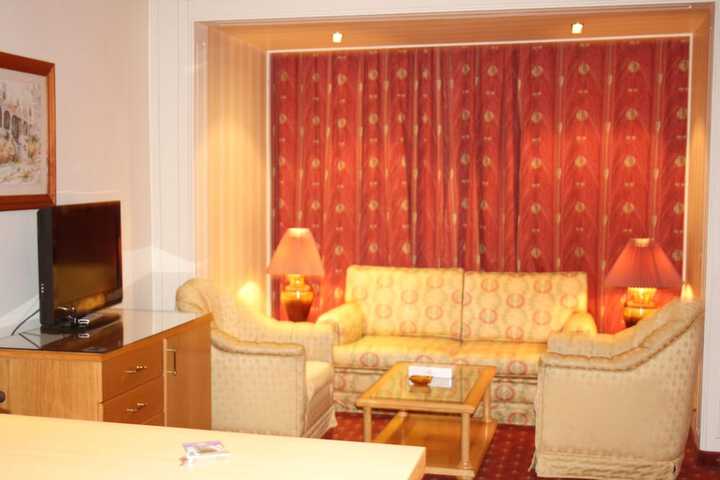 Room 14 of 22