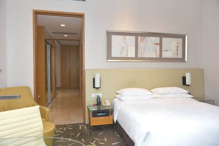Room 5 of 85