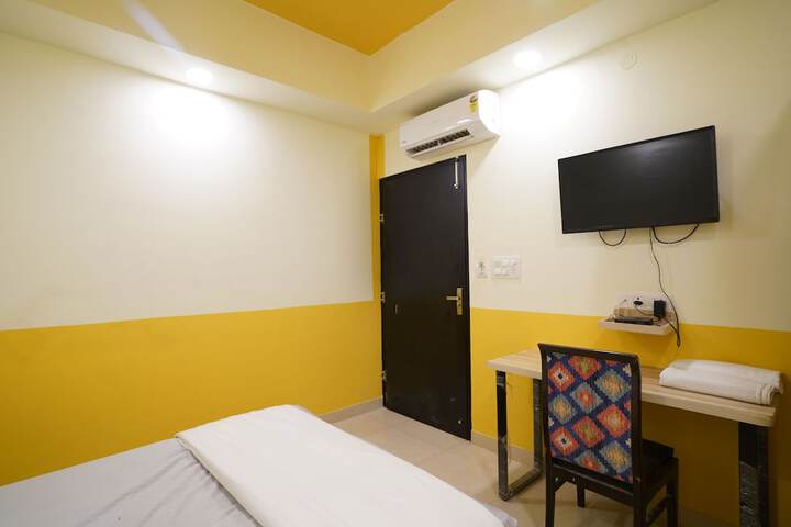 Room 11 of 29