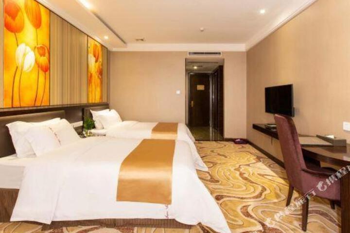 Berman Hotel (Foshan Guangfo Road Jiazhou Plaza)