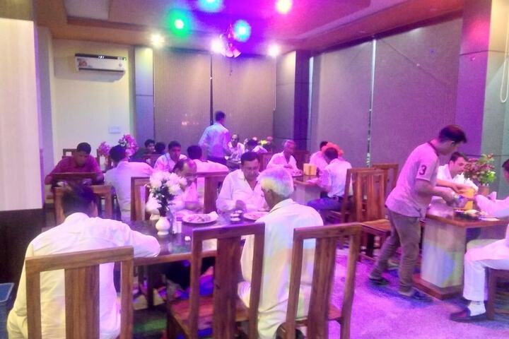 Dining Photos