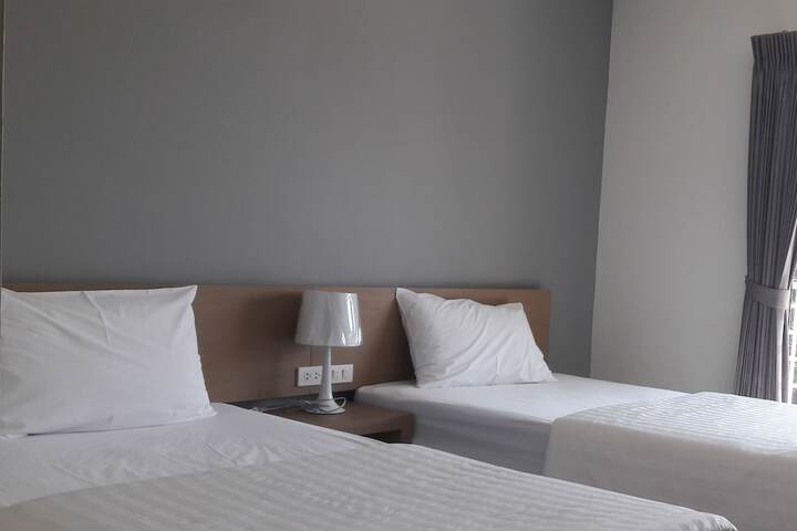Room 7 of 33