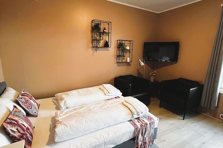 Room 2 of 32