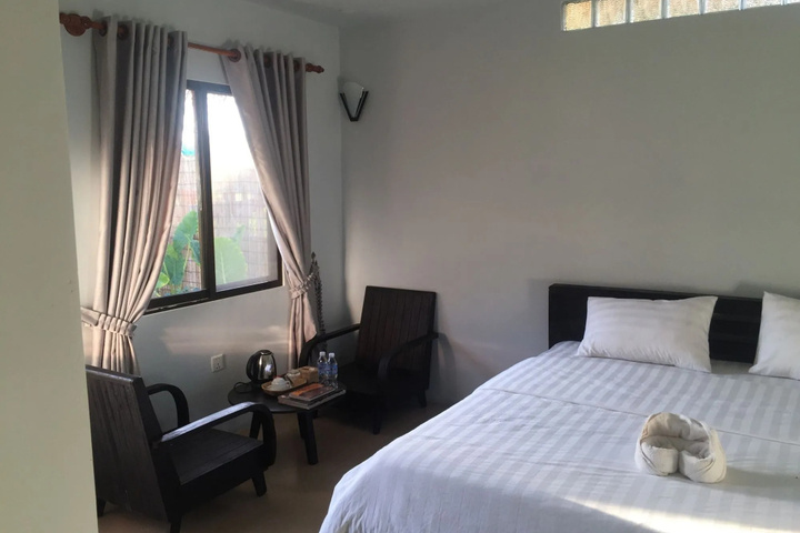 Room 5 of 17