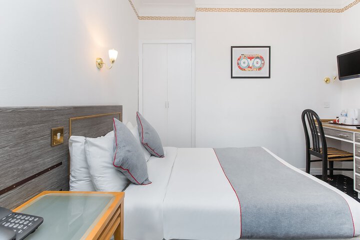 Room 17 of 60
