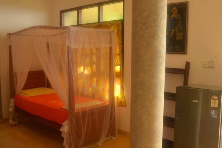 Room 16 of 76