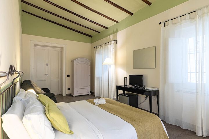 Room 5 of 95