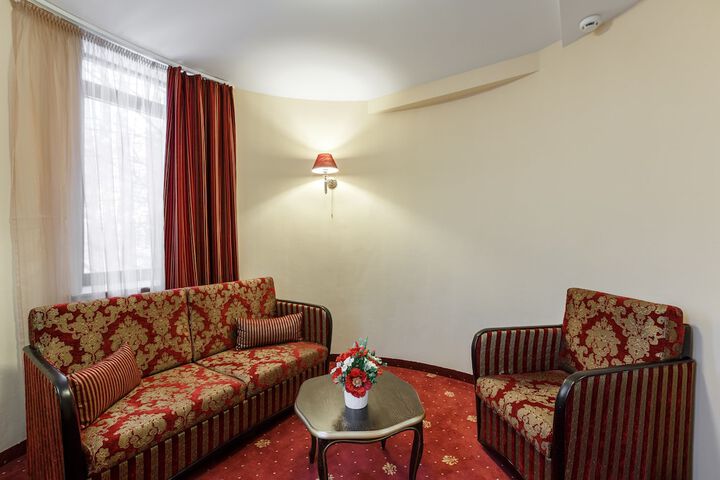 Room 13 of 38