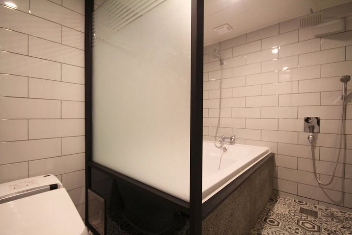 Room 4 of 5