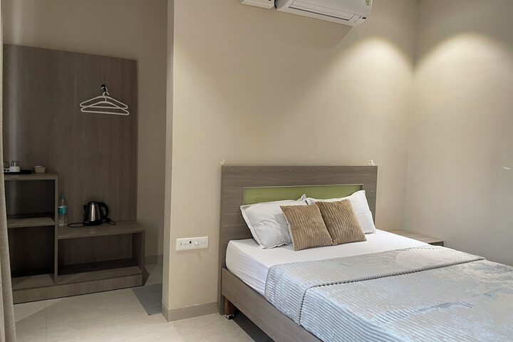 Room 12 of 37