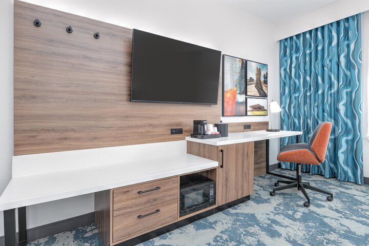 Room 11 of 48