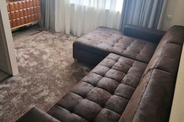 Room 11 of 27