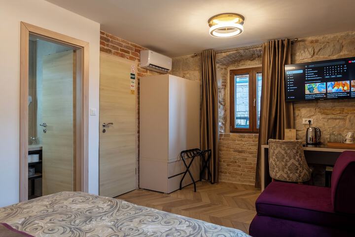 Room 17 of 52