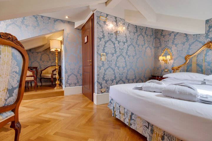 Room 42 of 107